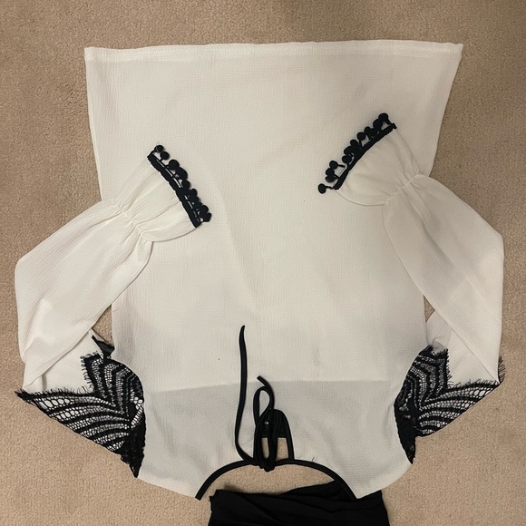 4 Medium size Spring tops - Picture 2 of 10